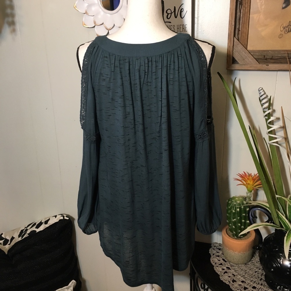 Knox Rose long shoulder peek a boo sleeve top - Picture 4 of 7
